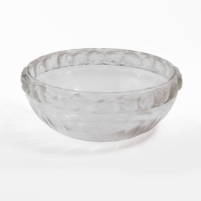 Lot 110 - A Lalique 'Mésanges' glass bowl