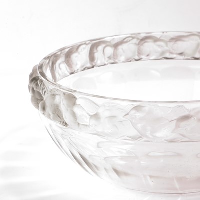 Lot 110 - A Lalique 'Mésanges' glass bowl