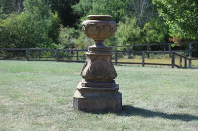 Lot 582 - A Victorian terracotta garden urn