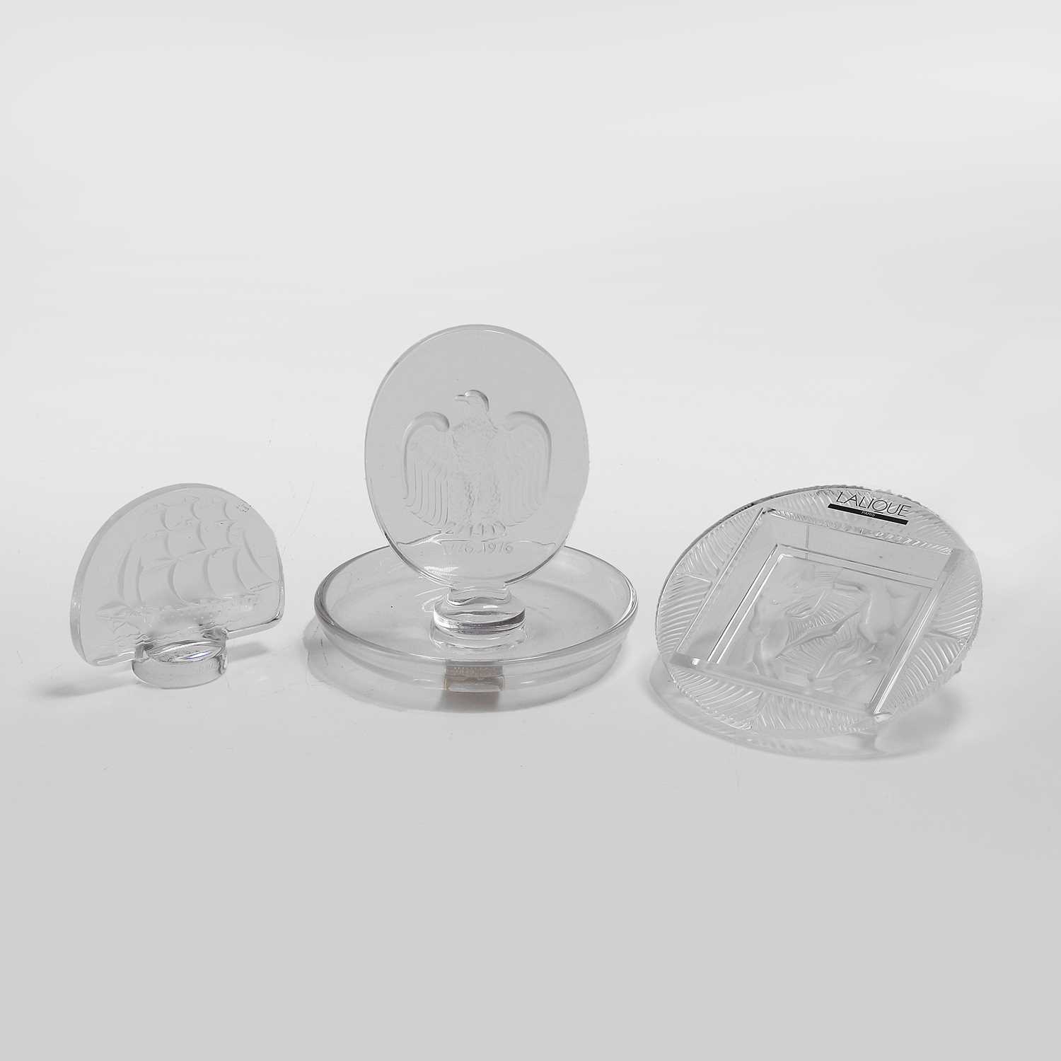 Lot 112 - A collection of Lalique glass items