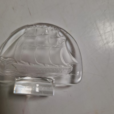 Lot 112 - A collection of Lalique glass items