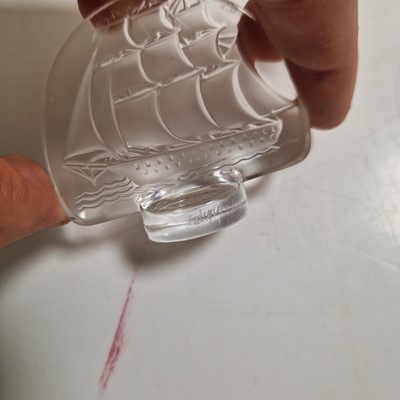 Lot 112 - A collection of Lalique glass items