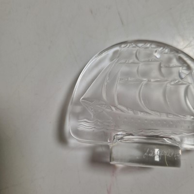 Lot 112 - A collection of Lalique glass items