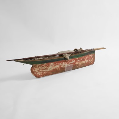 Lot 452 - A straight-line pond yacht