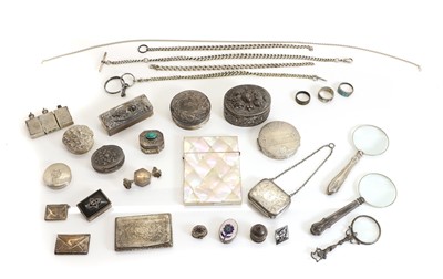 Lot 51 - A collection of silver trinkets