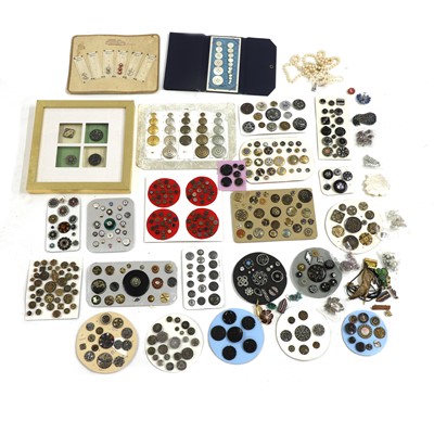 Lot 606 - A large collection of mother-of-pearl, metal and enamelled buttons