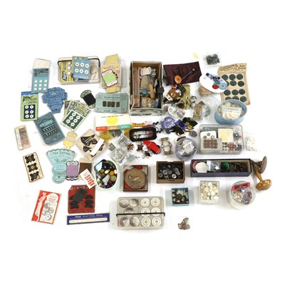 Lot 600 - A collection of mixed loose buttons
