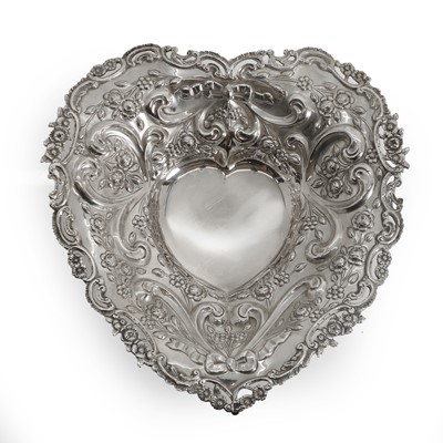 Lot 13 - A silver cordiform dish