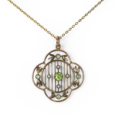 Lot 25 - An Edwardian peridot, chrysoberyl and split pearl pendant