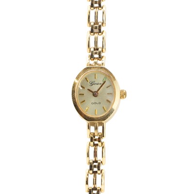 Lot 369 - A 9ct gold Genève quartz bracelet watch