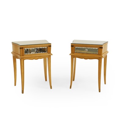 Lot 415 - A pair of Art Deco style maple and glass bedside tables