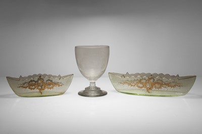 Lot 163 - A graduated pair of French dishes