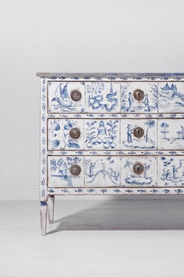 Lot 505 - A painted pine commode