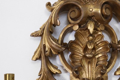 Lot 51 - A pair of giltwood and composition wall lights