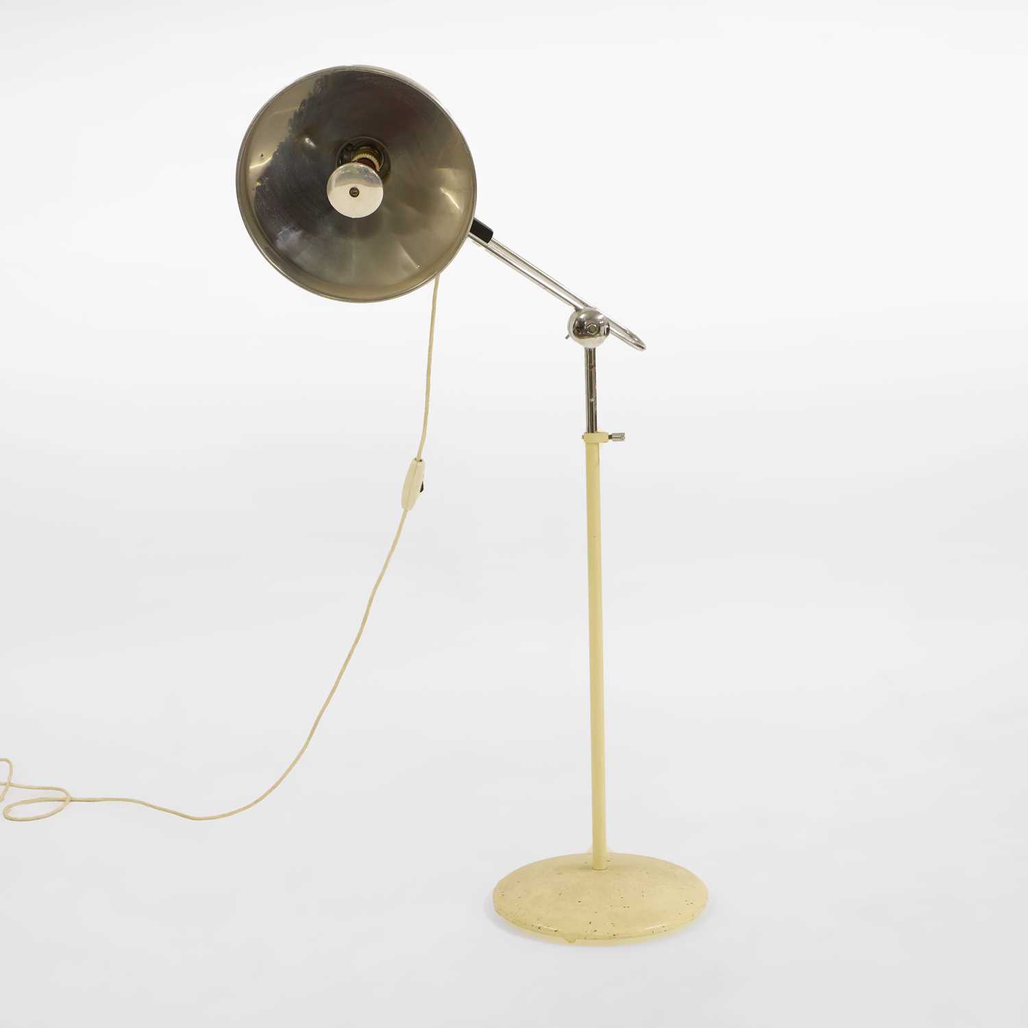 Lot 324A - A heat lamp