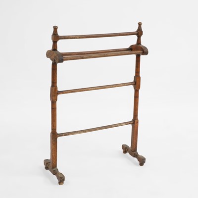 Lot 224 - A pine towel rail