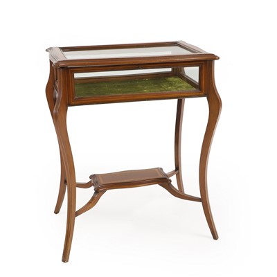 Lot 361 - An Edwardian mahogany bijouterie table