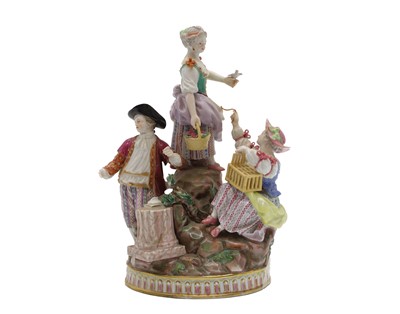 Lot 207 - A Meissen style porcelain figural group