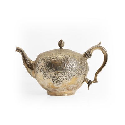 Lot 34 - A William IV Scottish silver teapot