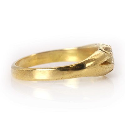 Lot 49 - An 18ct gold diamond single stone ring
