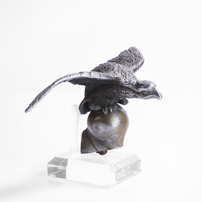 Lot 13 - A flying eagle car mascot