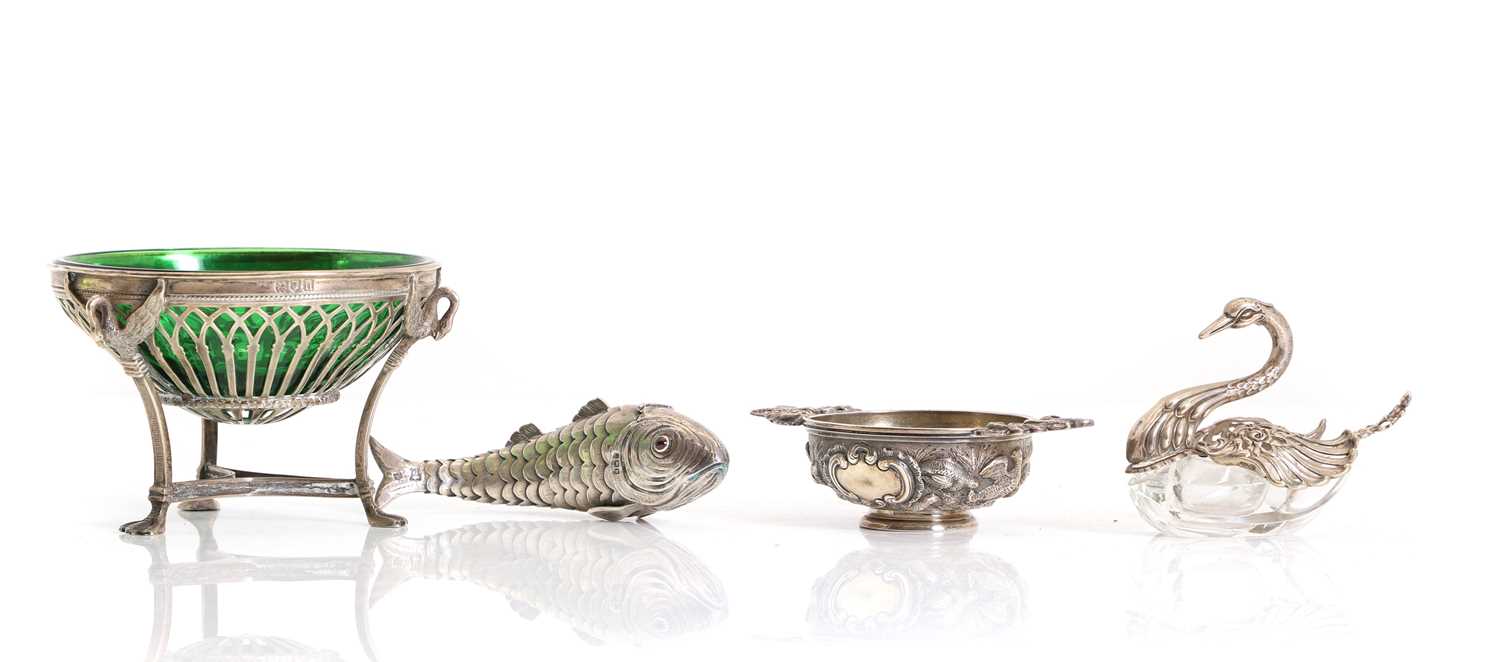 Lot 9 - A Continental silver articulated fish etui