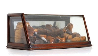 Lot 221 - A collection of treen