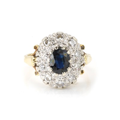 Lot 143 - A sapphire and diamond cluster ring