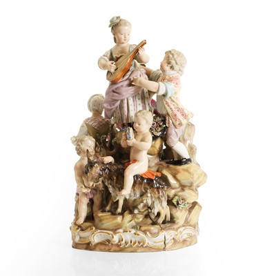 Lot 206 - A Meissen porcelain group of musicians