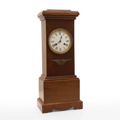 Lot 194 - A mahogany cased mantle clock