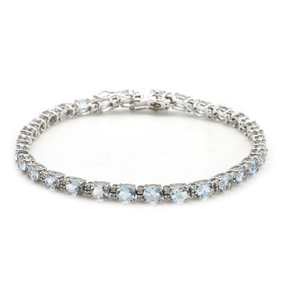 Lot 79 - An 18ct white gold aquamarine and diamond line bracelet