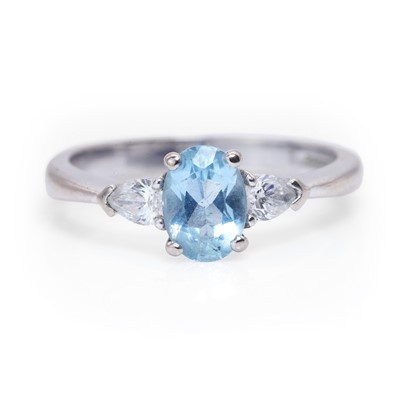 Lot 111 - An 18ct white gold aquamarine and diamond ring