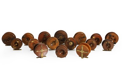 Lot 326 - A collection 16 of fishing reels