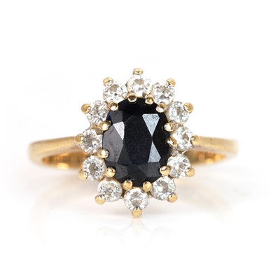 Lot 76 - A 9ct gold sapphire cluster ring