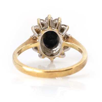 Lot 76 - A 9ct gold sapphire cluster ring