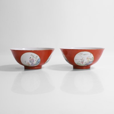 Lot 68 - A pair of Chinese famille rose bowls