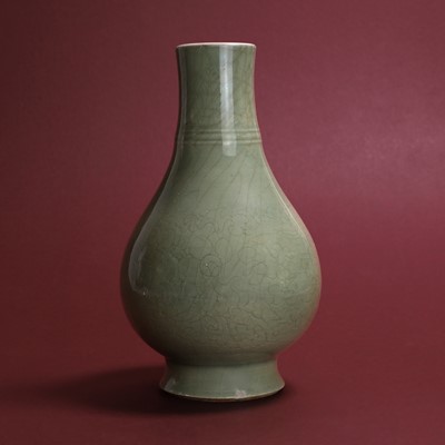 Lot 317 - A Chinese celadon-glazed vase