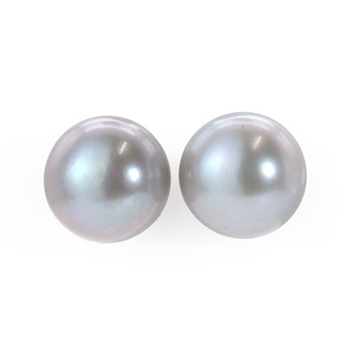 Lot 135 - A pair of grey cultured freshwater pearl stud earrings