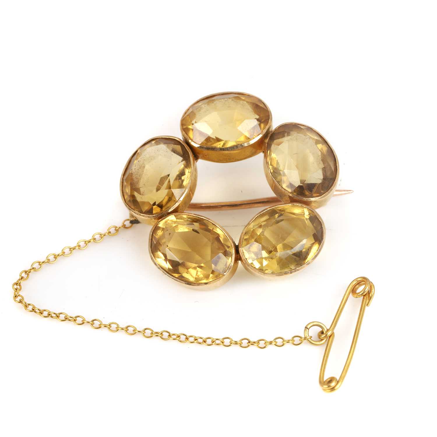 Lot 34 - A citrine circle brooch