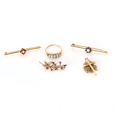 Lot 235 - A group of gold jewellery