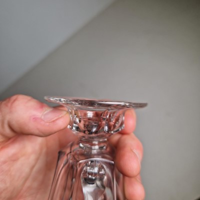 Lot 10 - A collection of table glass