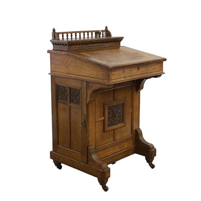Lot 470 - An oak Davenport