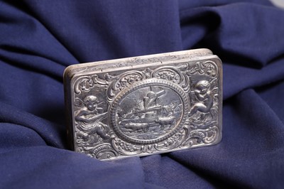 Lot 10 - A silver snuff box