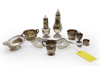 Lot 9 - A large scale sugar caster