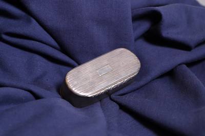 Lot 22 - A George IV silver snuff box