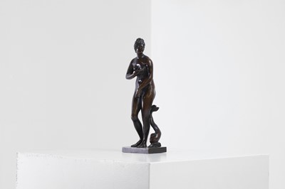 Lot 228 - A grand tour bronze of the Medici Venus