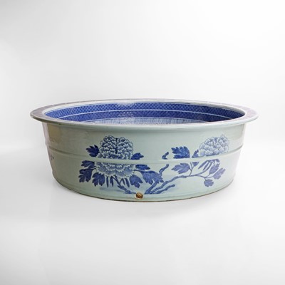 Lot 48 - A large Chinese blue and white basin