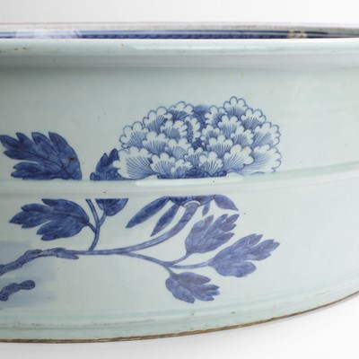 Lot 48 - A large Chinese blue and white basin