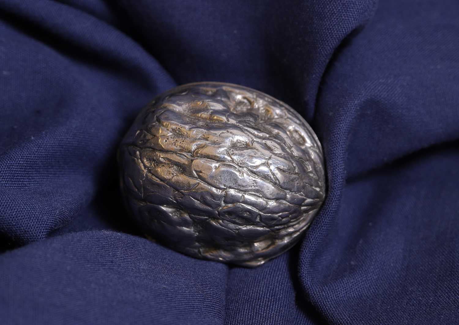 Lot 11 - A late Victorian novelty silver vinaigrette