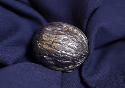 Lot 11 - A late Victorian novelty silver vinaigrette